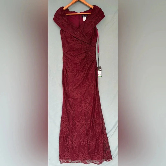 NWT La Femme sz 6 27982 Portrait Neck Lace Gown Burgundy Red Pleat Long Formal - Picture 1 of 9